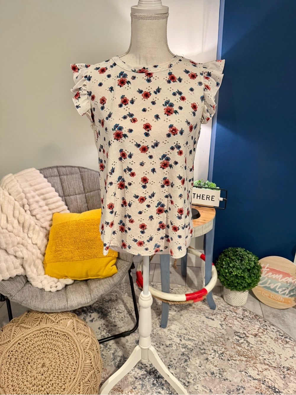 Kim & Cami Floral Eyelet Ruffle Sleeve Top Small